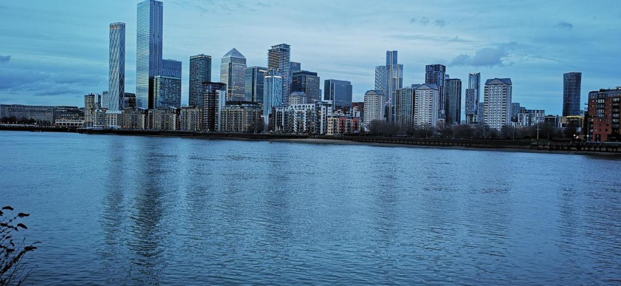 Stunning Massive Bedroom +Direct Thames River View Лондон Экстерьер фото